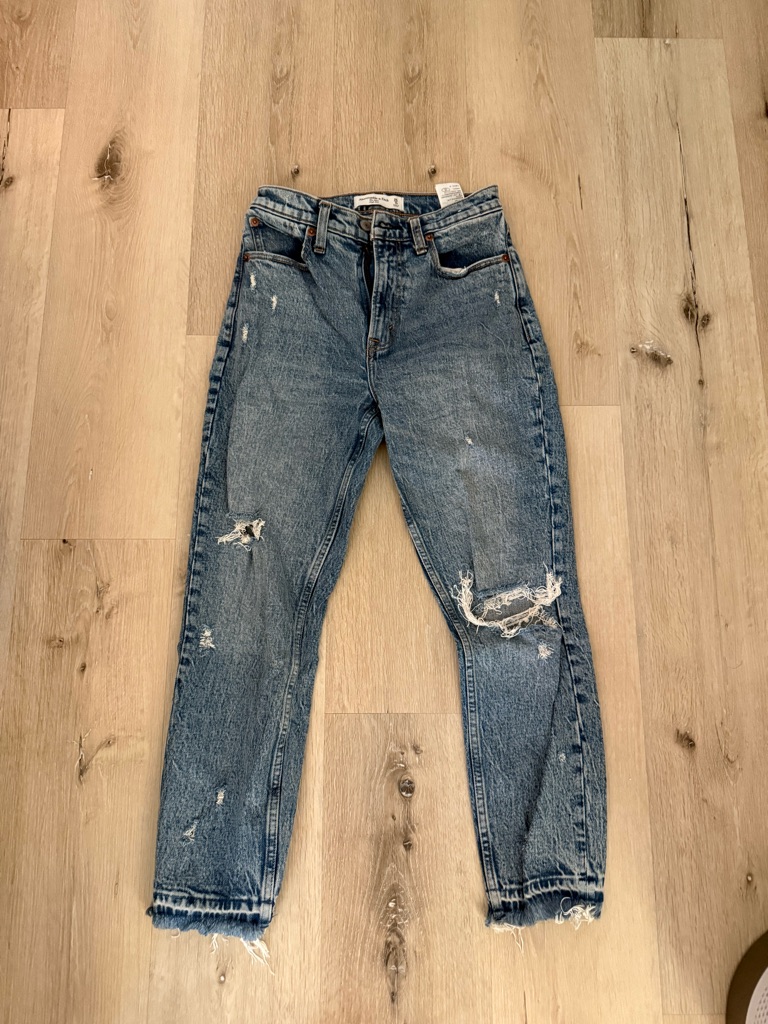 Abercrombie & Fitch Light Blue High-Rise Mom Jeans The Mom High Rise
